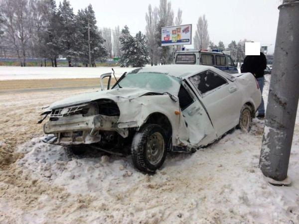 В Ставрополе «Приора» снесла электрощит